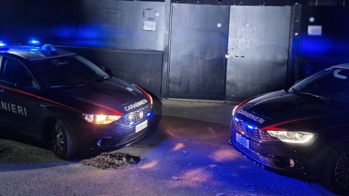 carabinieri sgomberano discoteca a cercola ecco perche