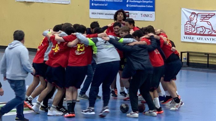 pallamano serie b il benevento di sangiuolo conquista la prima vittoria