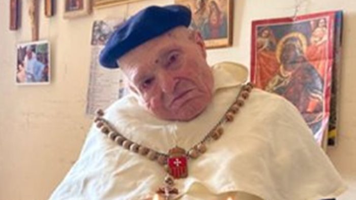 l irpinia saluta il postino della madonna addio a fra pasquale