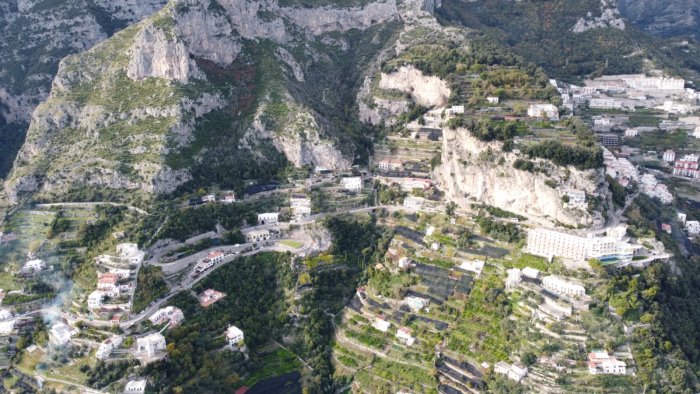 ad amalfi 5 2 milioni per la messa in sicurezza della strada per pogerola