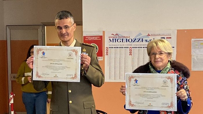 scuola esercito gemellaggio con il 232 reggimento trasmissioni avellino