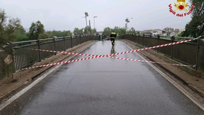 maltempo nel salernitano chiuso ponte calore tra serre e altavilla silentina