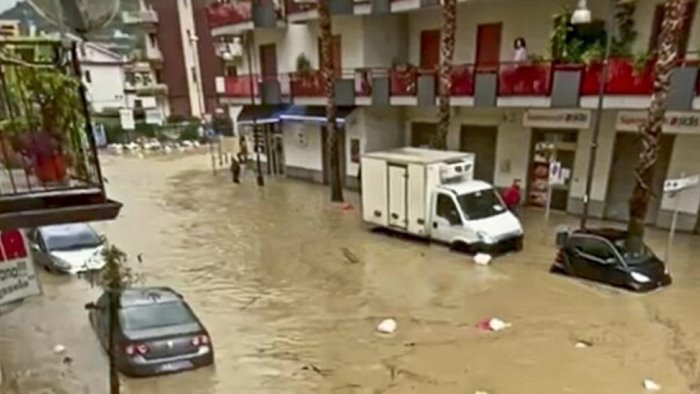 maltempo arriva la tempesta di santa cecilia burrasche raffiche di vento e neve