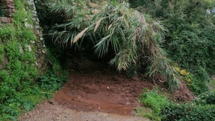 maltempo nel cilento sgomberata un altra famiglia a castellabate