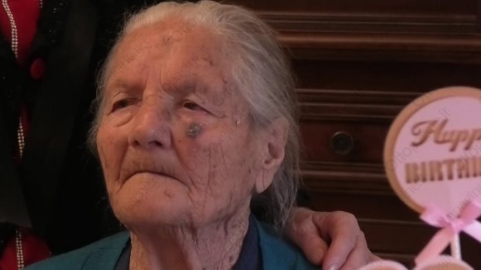 l italia dei centenari in campania a sturno compie 112 anni nonna laurina