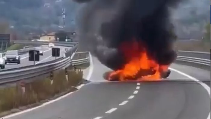 a 300 all ora si schianta in a16 con la lamborghini accertamenti in corso