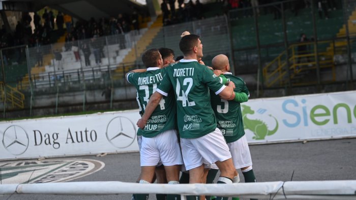 l avellino si rialza poker al taranto per scacciare la crisi