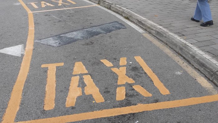 pronti nuovi stalli per taxi a salerno loffredo garantire un servizio migliore