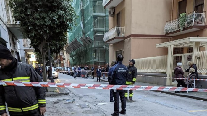 evacuate 22 famiglie a nocera inferiore per palazzo a rischio cedimento