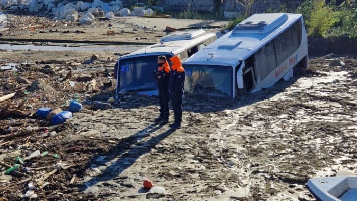 tragedia di ischia in italia quasi due milioni di case in zona rossa