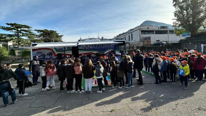 sicurezza stradale prosegue il tour del pullman azzurro in campania