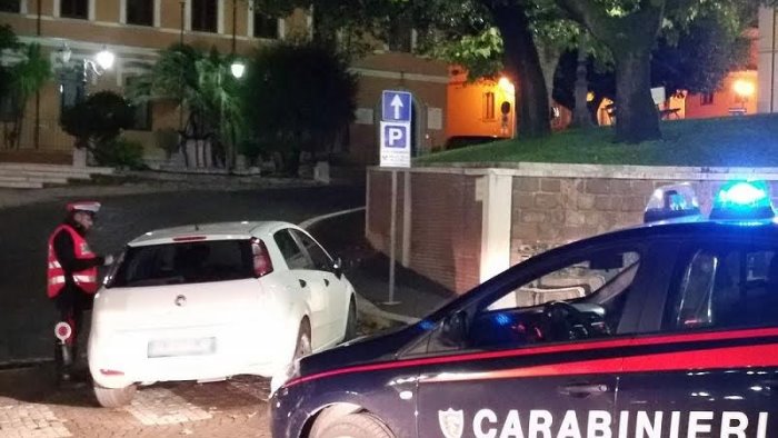 da napoli e salerno in irpinia per compiere furti 6 fogli di via