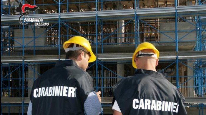 controlli nei cantieri edili della costiera amalfitana denunce e maxi multe