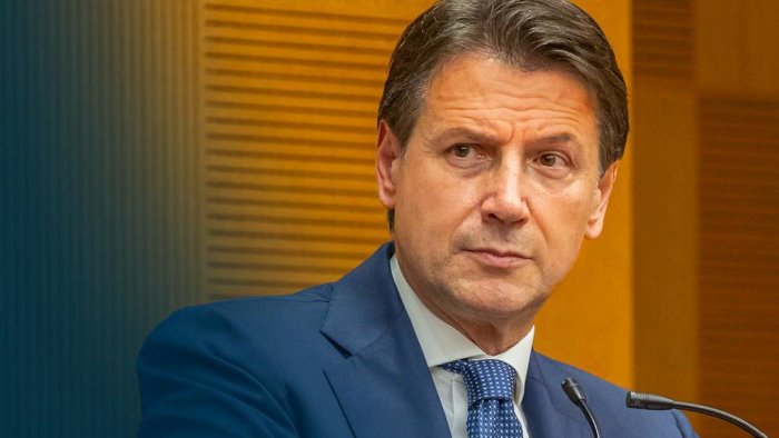 scampia parte il tour con giuseppe conte in difesa del reddito di cittadinanza