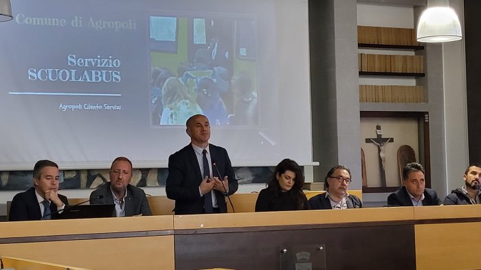 agropoli presentato il nuovo servizio di scuolabus