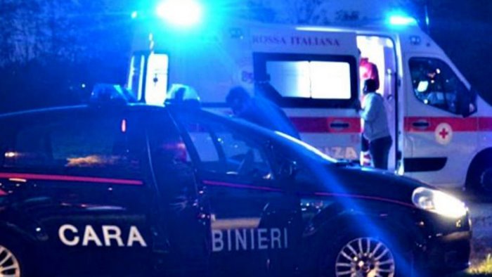 incidente stradale nella notte muore 19enne grave la fidanzata