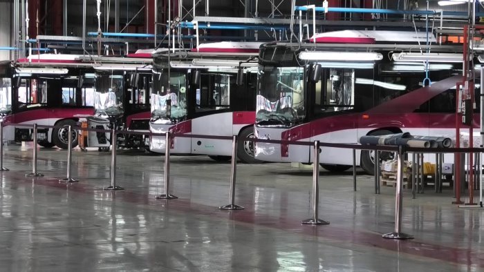 iia allarme dei sindacati in un anno prodotti appena 65 bus sos al governo