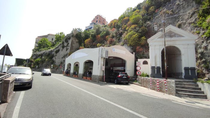 parcheggio luna rossa ad amalfi al via i lavori di adeguamento degli impianti