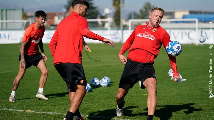 il benevento lavora in vista della spal le foto della seduta mattutina