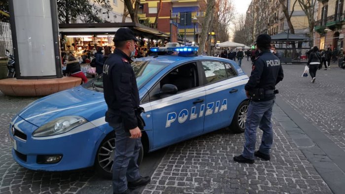 vomero evade dai domiciliari sorpreso in strada dalla polizia