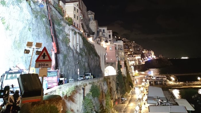 amalfi si lavora senza sosta per riaprire la statale 163 amalfitana