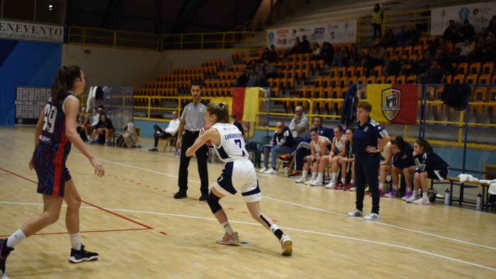 basket b femminile primo ko per la catillo benevento