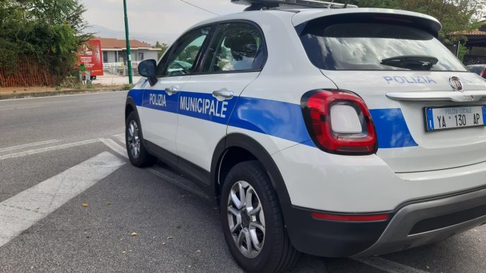 auto sospetta ad ariano folle inseguimento della polizia municipale