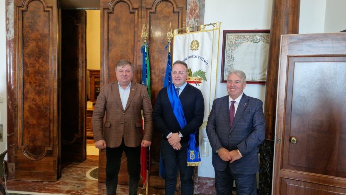 asse salerno ucraina a palazzo sant agostino la visita del sindaco di stryi