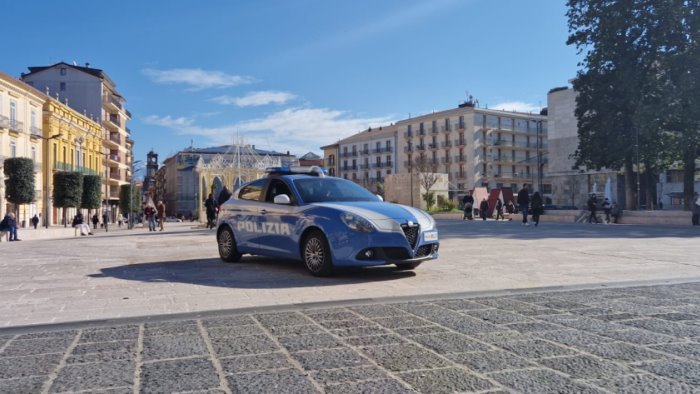 avellino dimentica dov e parcheggiata l auto e chiama la polizia per il furto