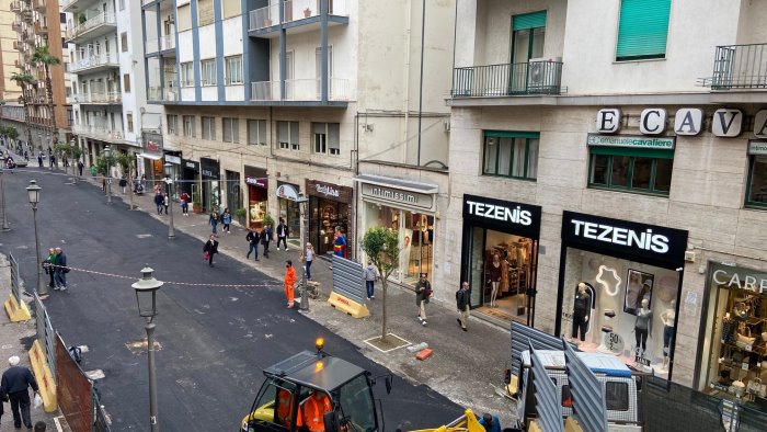 salerno via le barriere dei lavori su corso vittorio emanuele