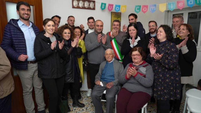 i 100 anni di nonno cesare grottaminarda festeggia il suo centenario