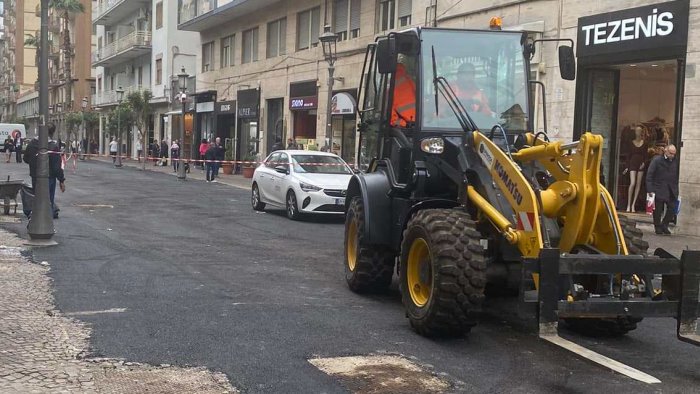 lavori al corso pessolano asfalto danneggia l immagine della citta