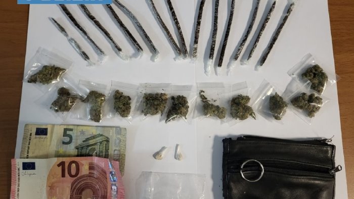 sorpreso con la droga nel quartiere vasto a napoli arrestato