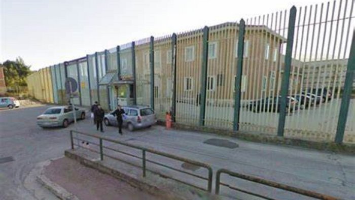 ancora follia in carcere ad avellino reparto in fiamme e agenti intossicati