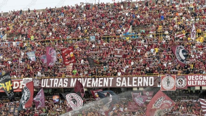 salernitana lazio gli ultras un segno rosso contro la violenza di genere