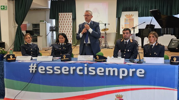 questo non e amore la polizia incontra gli studenti a salerno