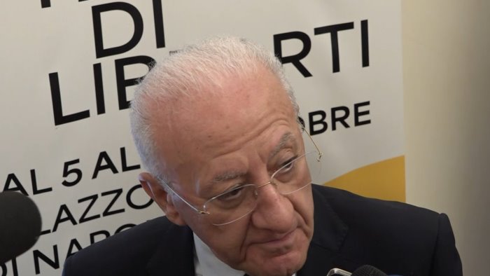 de luca contro il governo meloni malati di annuncite sud dimenticato