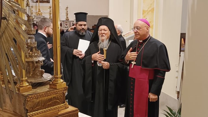 ariano storica visita nella basilica cattedrale di sua santita bartolomeo i