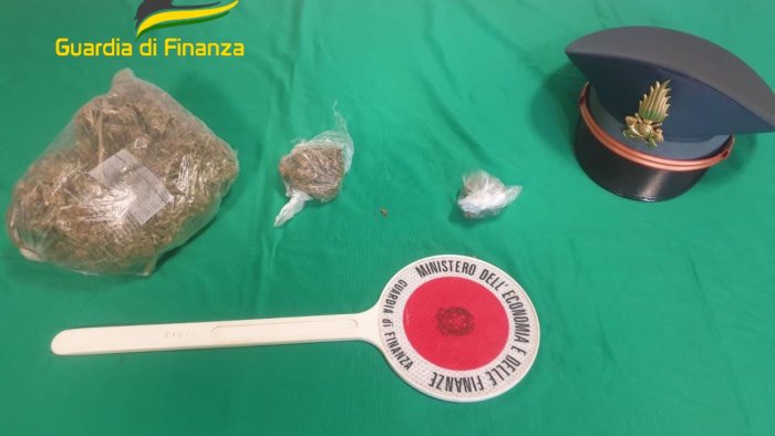 spaccia marijuana in casa arrestato il pusher del sottoscala