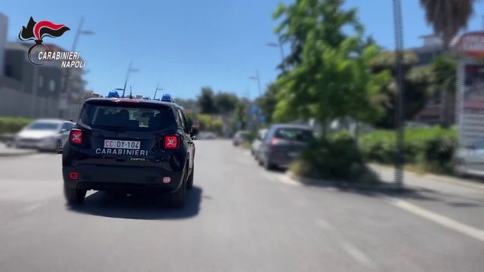 furti su auto in sosta carabinieri arrestano 53enne