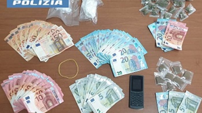 san carlo arena sorpresi con la droga quattro arresti