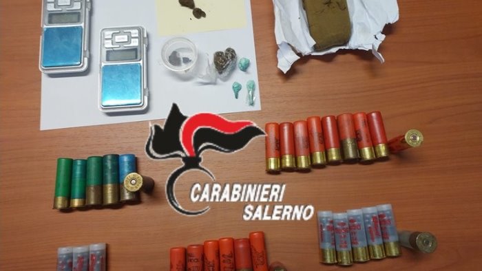 nascondeva droga e munizioni illegali arrestato 19enne a novi velia