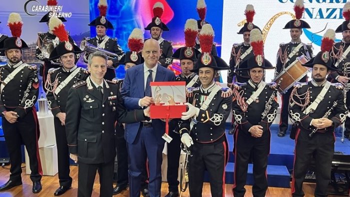 la fanfara del reggimento carabinieri campania di scena al grand hotel