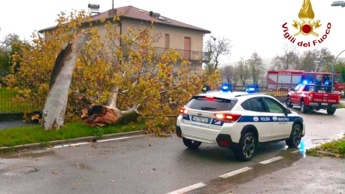 maltempo in irpinia 70 gli interventi eseguiti dai vigili del fuoco