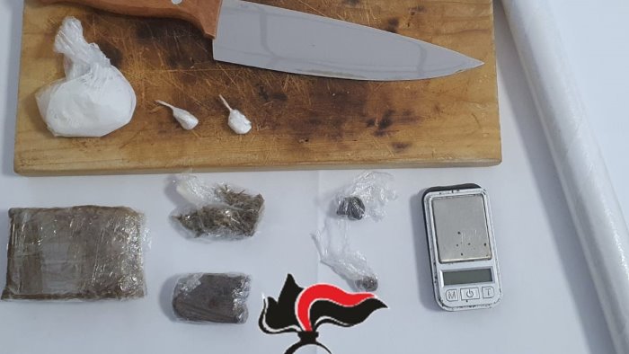 nocera inferiore nasconde in casa hashish cocaina e marijuana arrestato 28enne