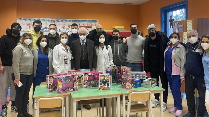 l us avellino fa visita al reparto di pediatria del moscati grazie lupi