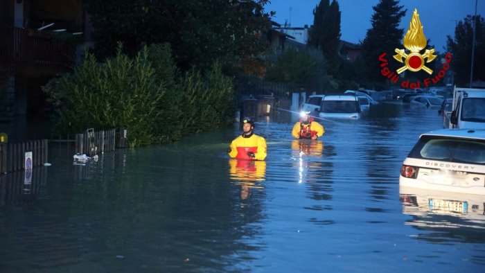 alluvione toscana partono i volontari della protezione civile dalla campania