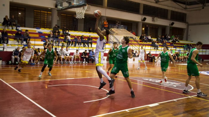 la power basket vola e abbatte corato 81 69 ottime prove di chaves e ani