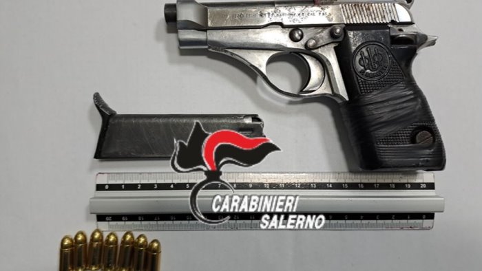 scoperti con una pistola clandestina in auto due arresti a salerno