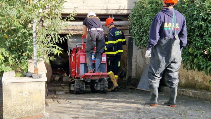 protezione civile di pellezzano in toscana per offrire sostegno alle popolazioni